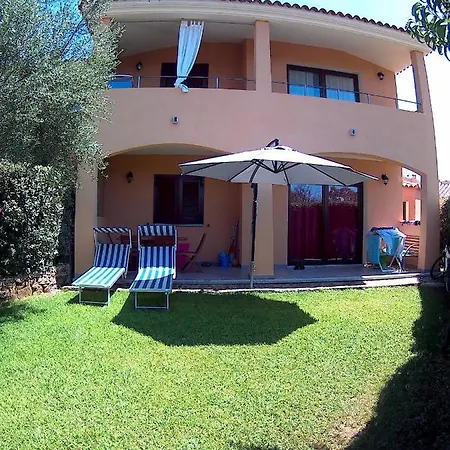Casa Del Faro Piano Terra Con Giardino Hébergement de vacances Olbia
